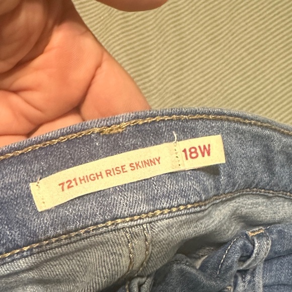 Levi's Women's Light Blue Straight Leg Jeans - Picture 3 of 5